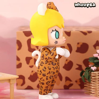 MOLLY x HELL0 KITTY (Exclusive Collector's Edition) (PRE-ORDER)